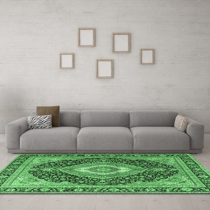 Machine Washable Medallion Emerald Green Traditional Area Rugs in a Living Room,, wshtr4548emgrn