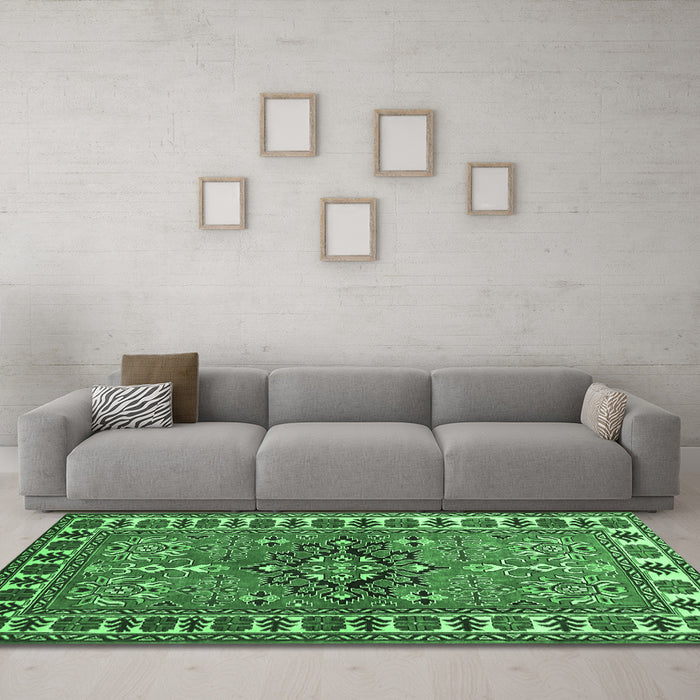 Machine Washable Geometric Emerald Green Traditional Area Rugs in a Living Room,, wshtr454emgrn