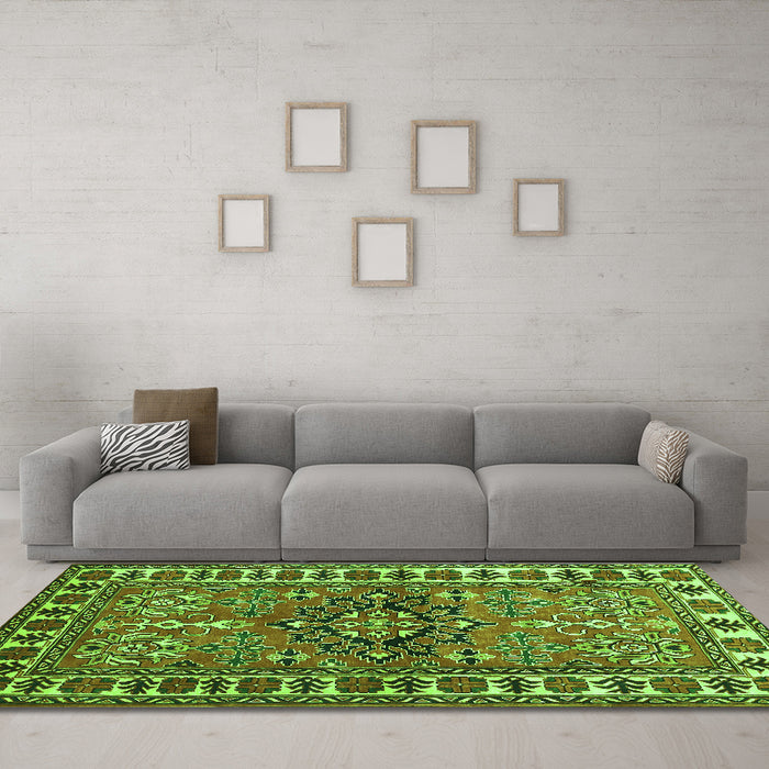 Machine Washable Geometric Green Traditional Area Rugs in a Living Room,, wshtr454grn