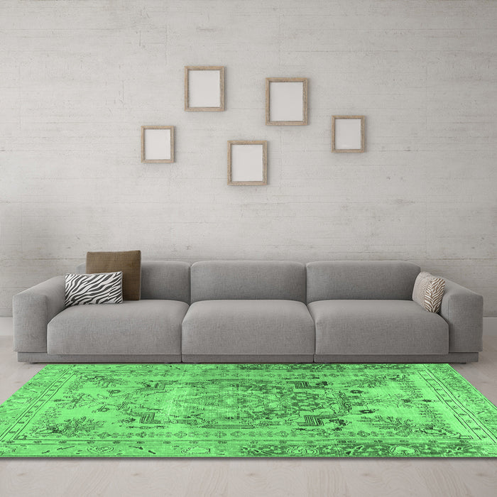 Machine Washable Persian Emerald Green Traditional Area Rugs in a Living Room,, wshtr4550emgrn