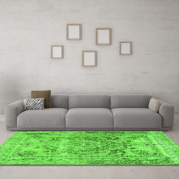 Machine Washable Persian Green Traditional Area Rugs in a Living Room,, wshtr4550grn