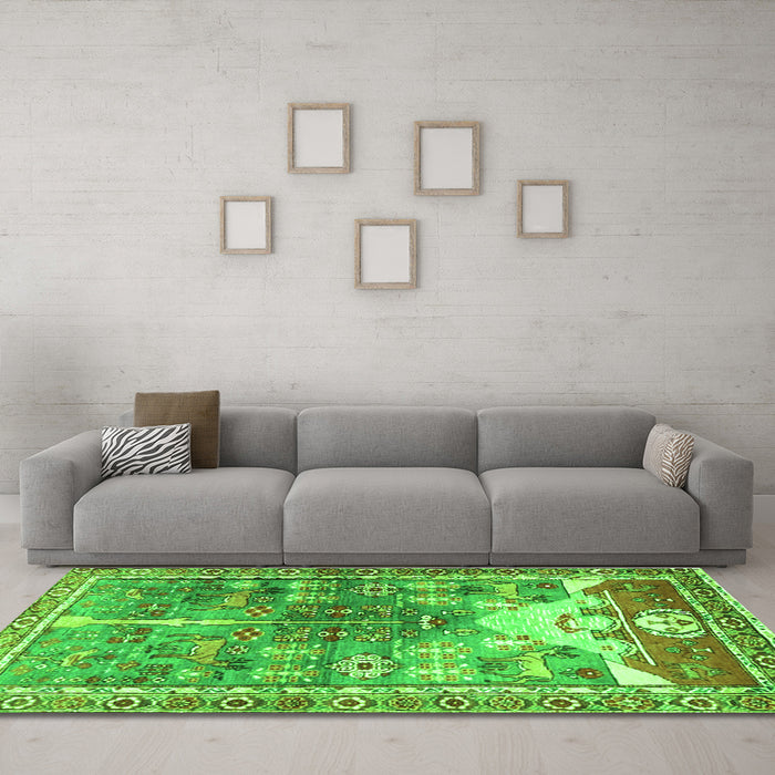 Machine Washable Persian Green Traditional Area Rugs in a Living Room,, wshtr4555grn