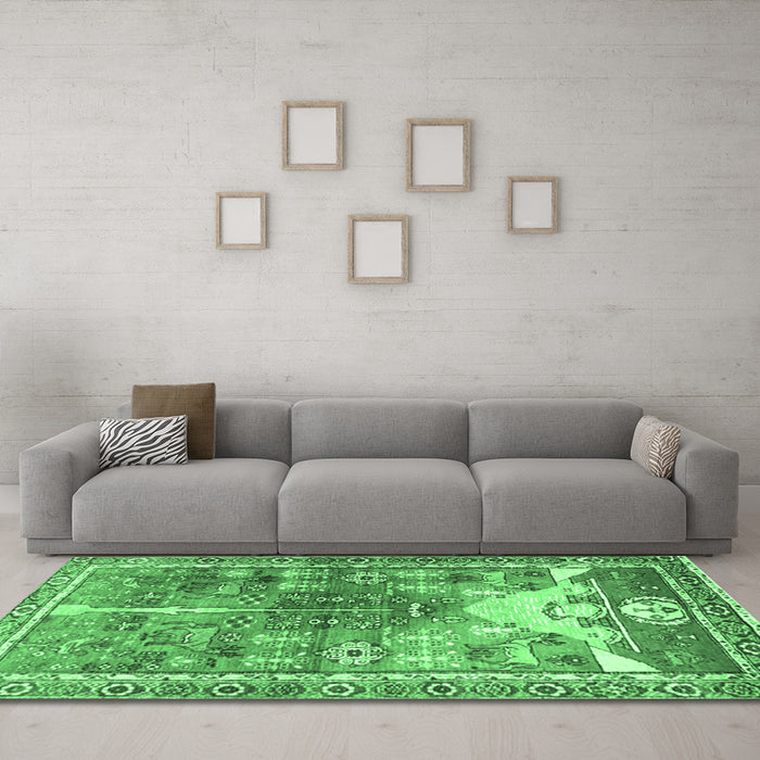 Machine Washable Persian Emerald Green Traditional Area Rugs in a Living Room,, wshtr4555emgrn