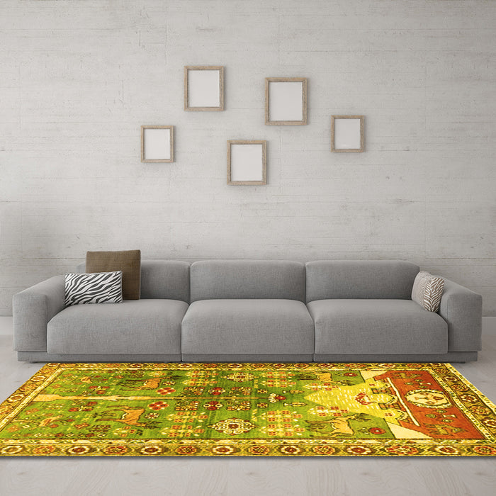 Machine Washable Persian Yellow Traditional Rug in a Living Room, wshtr4555yw