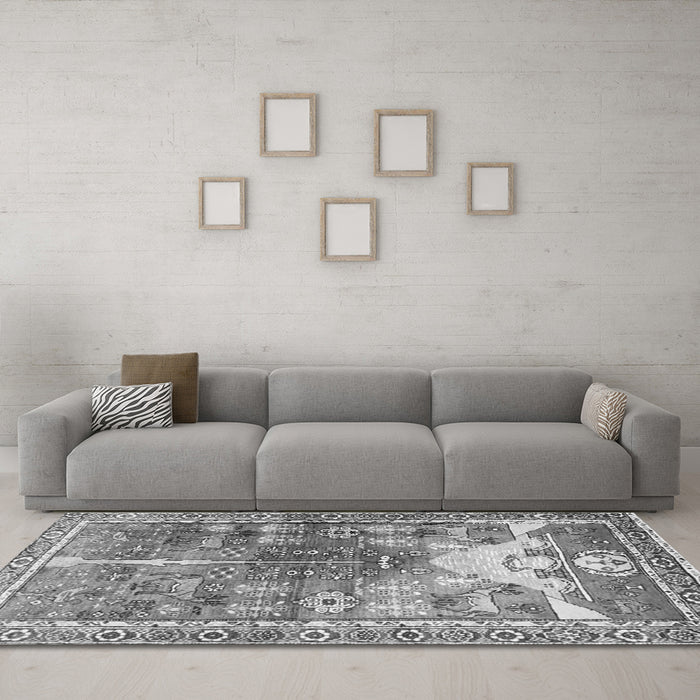 Machine Washable Persian Gray Traditional Rug in a Living Room,, wshtr4555gry