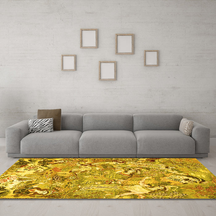 Machine Washable Animal Yellow Traditional Rug in a Living Room, wshtr4557yw