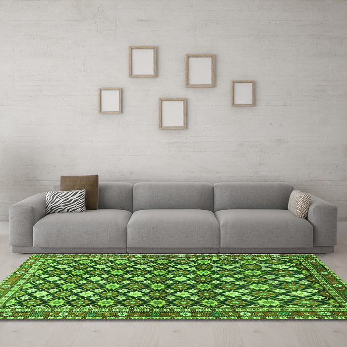 Machine Washable Persian Green Traditional Area Rugs in a Living Room,, wshtr4558grn