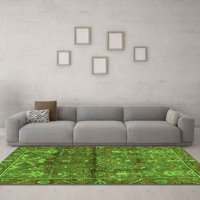 Machine Washable Persian Green Traditional Area Rugs in a Living Room,, wshtr4560grn