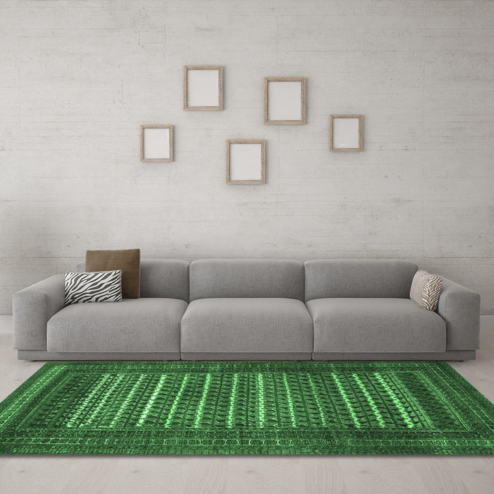 Machine Washable Persian Emerald Green Traditional Area Rugs in a Living Room,, wshtr4563emgrn