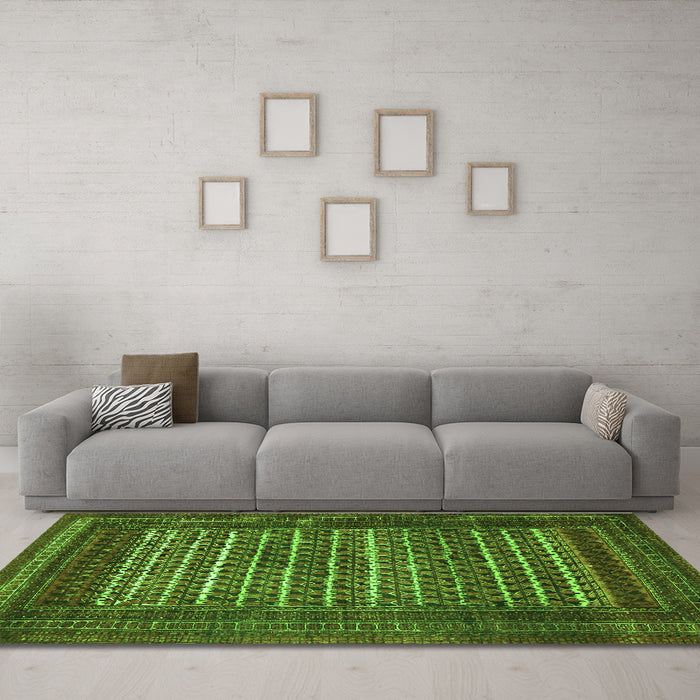 Machine Washable Persian Green Traditional Area Rugs in a Living Room,, wshtr4563grn