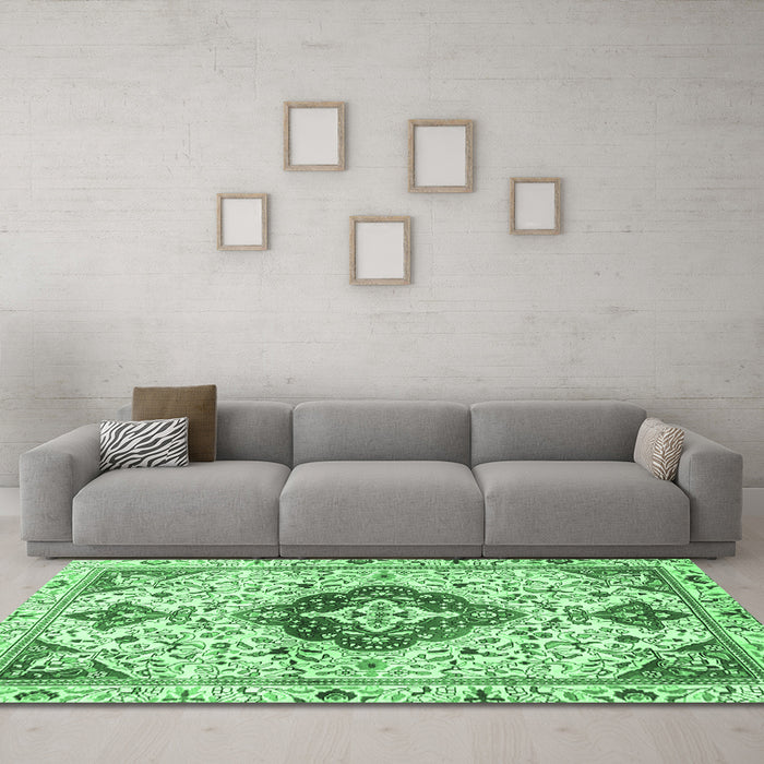 Machine Washable Persian Emerald Green Traditional Area Rugs in a Living Room,, wshtr4567emgrn