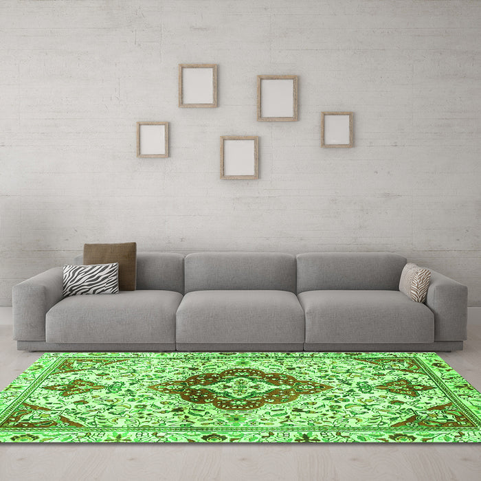 Machine Washable Persian Green Traditional Area Rugs in a Living Room,, wshtr4567grn