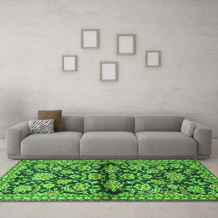 Machine Washable Persian Green Traditional Area Rugs in a Living Room,, wshtr4568grn