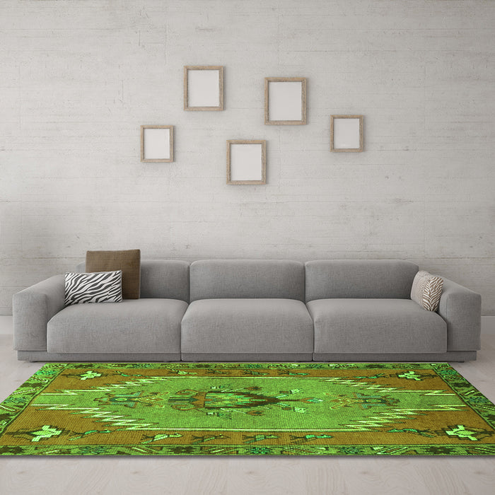 Machine Washable Persian Green Traditional Area Rugs in a Living Room,, wshtr4575grn