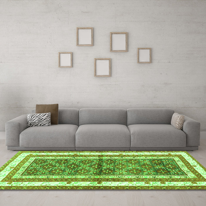 Machine Washable Persian Green Traditional Area Rugs in a Living Room,, wshtr4576grn