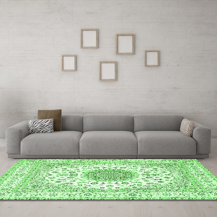 Machine Washable Medallion Green Traditional Area Rugs in a Living Room,, wshtr4579grn
