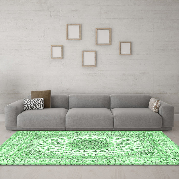 Machine Washable Medallion Emerald Green Traditional Area Rugs in a Living Room,, wshtr4579emgrn