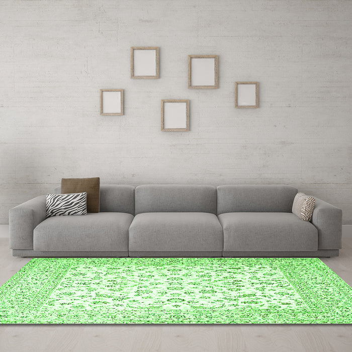 Machine Washable Persian Green Traditional Area Rugs in a Living Room,, wshtr4580grn