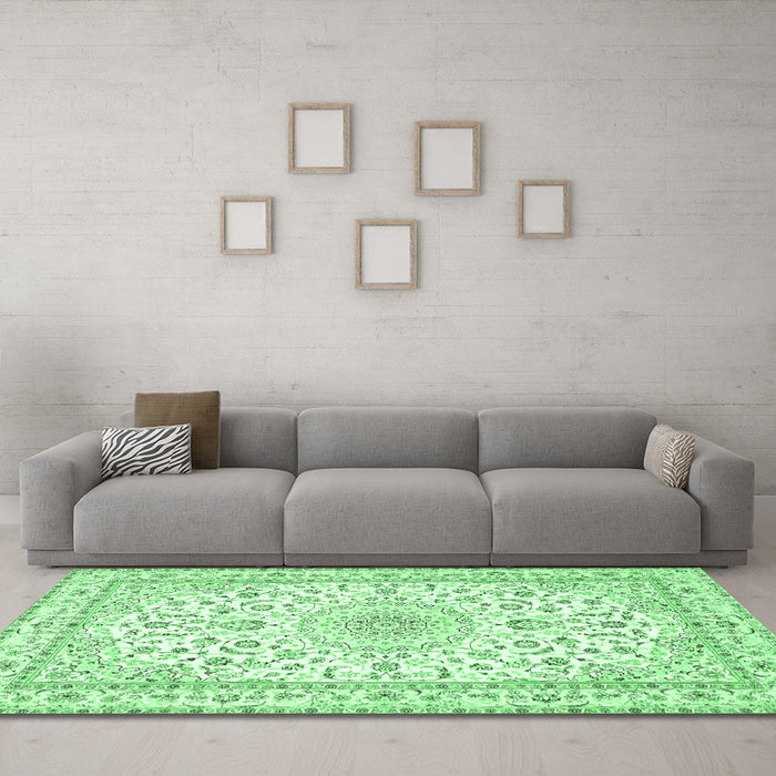 Machine Washable Persian Emerald Green Traditional Area Rugs in a Living Room,, wshtr4581emgrn