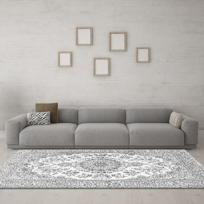 Machine Washable Persian Gray Traditional Rug in a Living Room,, wshtr4582gry