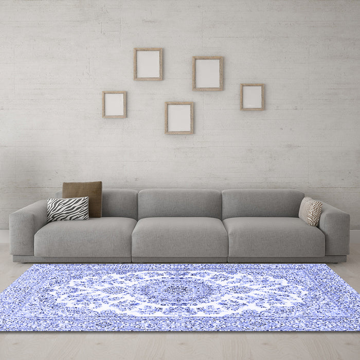 Machine Washable Persian Blue Traditional Rug in a Living Room, wshtr4582blu