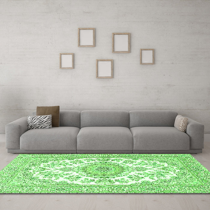 Machine Washable Persian Green Traditional Area Rugs in a Living Room,, wshtr4582grn