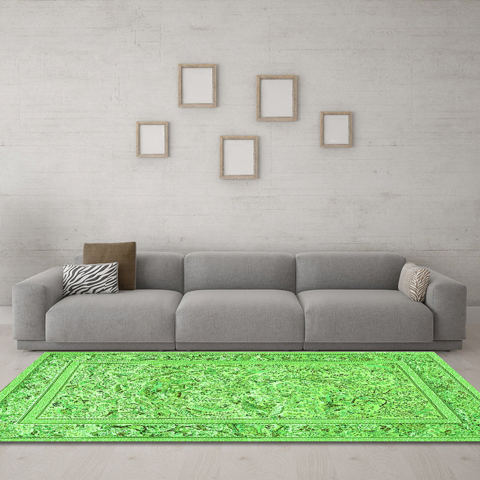 Machine Washable Animal Green Traditional Area Rugs in a Living Room,, wshtr4584grn