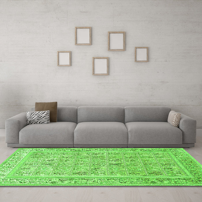 Machine Washable Animal Green Traditional Area Rugs in a Living Room,, wshtr4586grn