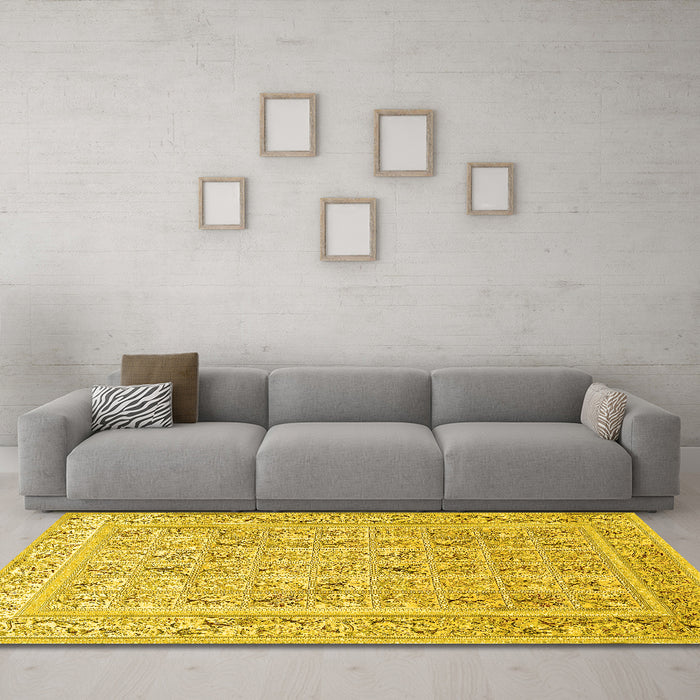 Machine Washable Animal Yellow Traditional Rug in a Living Room, wshtr4586yw