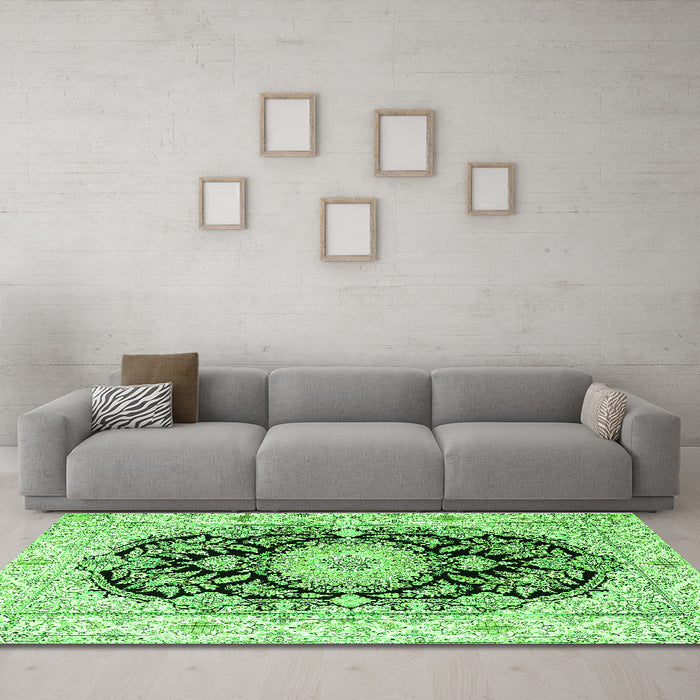 Machine Washable Medallion Green Traditional Area Rugs in a Living Room,, wshtr4587grn