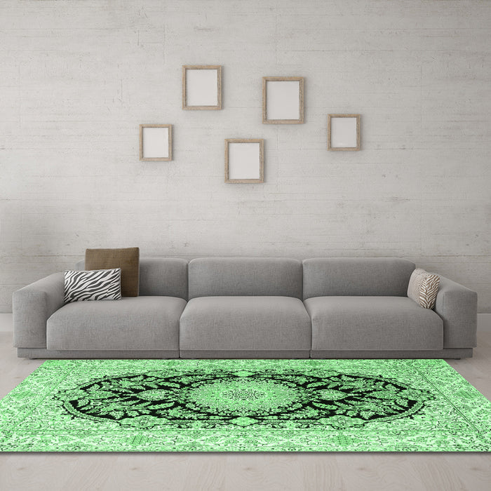 Machine Washable Medallion Emerald Green Traditional Area Rugs in a Living Room,, wshtr4587emgrn