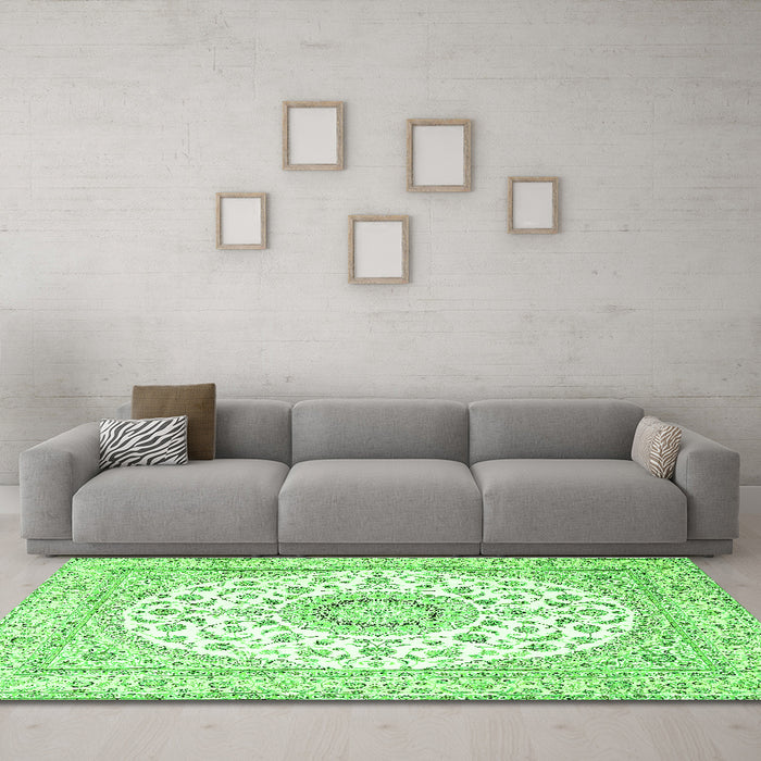 Machine Washable Medallion Green Traditional Area Rugs in a Living Room,, wshtr4588grn