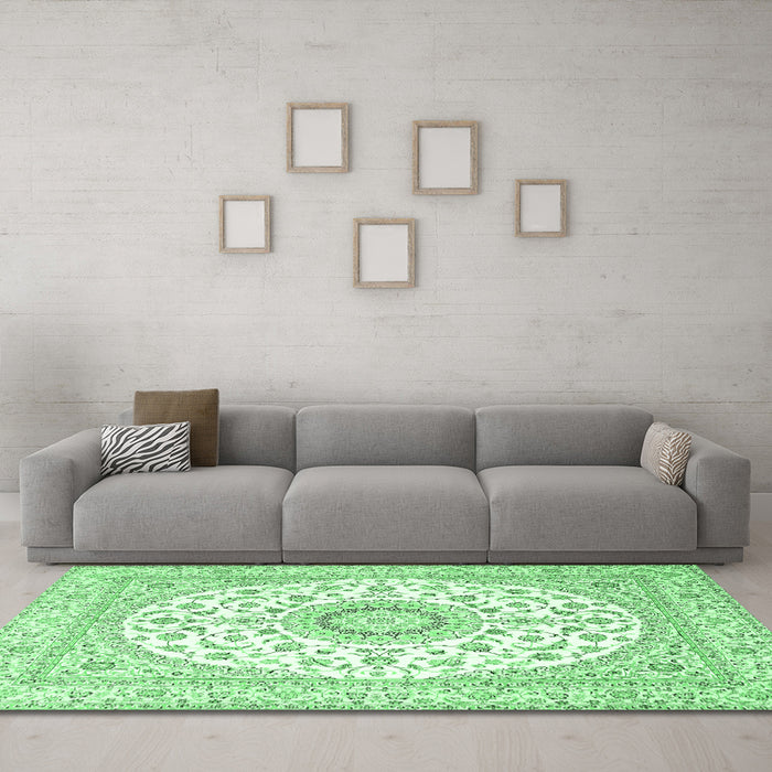 Machine Washable Medallion Emerald Green Traditional Area Rugs in a Living Room,, wshtr4588emgrn