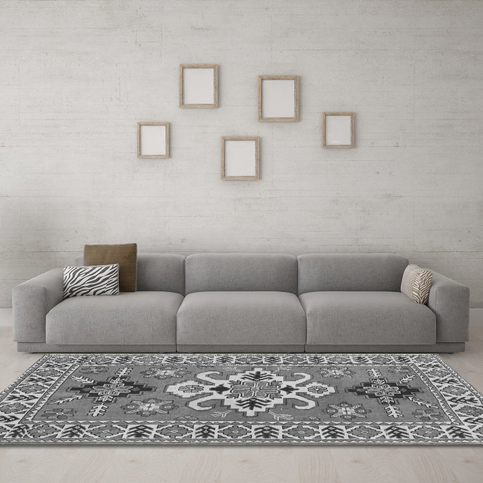 Machine Washable Geometric Gray Traditional Rug in a Living Room,, wshtr458gry