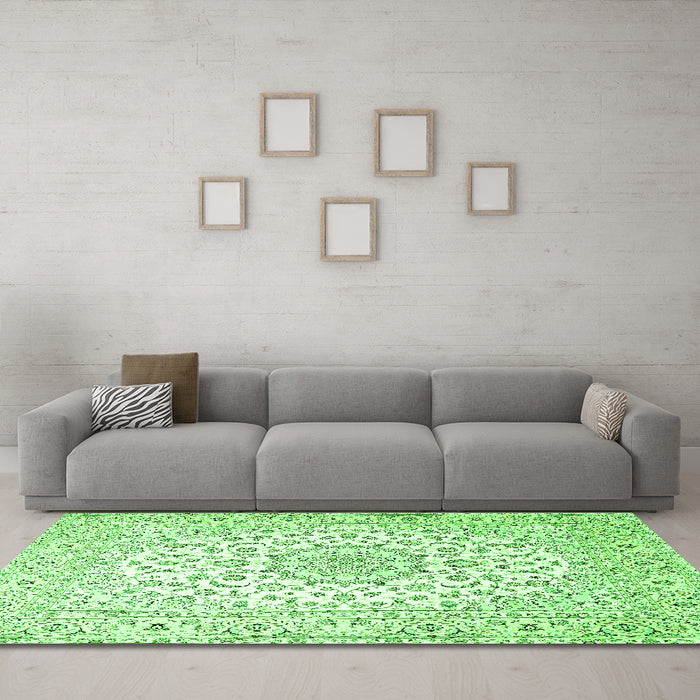 Machine Washable Medallion Green Traditional Area Rugs in a Living Room,, wshtr4590grn