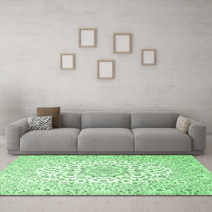Machine Washable Medallion Emerald Green Traditional Area Rugs in a Living Room,, wshtr4590emgrn