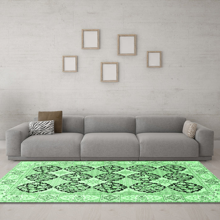 Machine Washable Persian Emerald Green Traditional Area Rugs in a Living Room,, wshtr4592emgrn