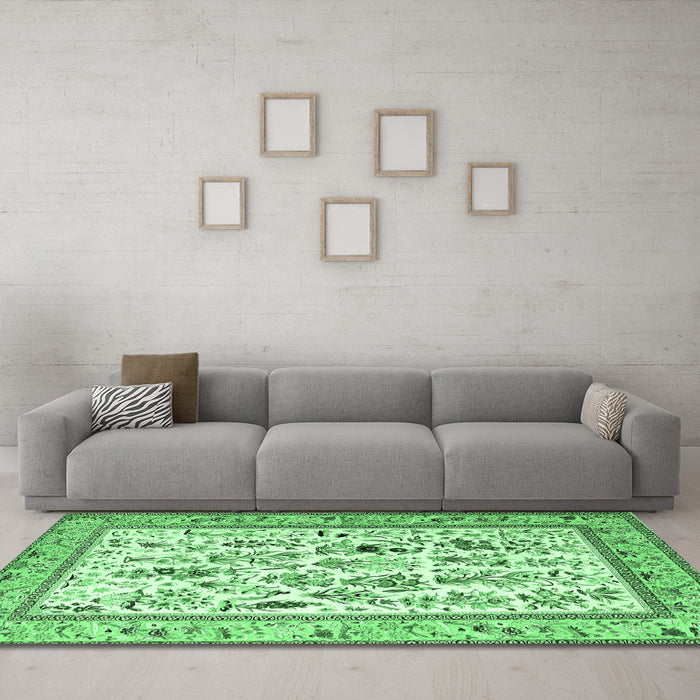 Machine Washable Persian Emerald Green Traditional Area Rugs in a Living Room,, wshtr4594emgrn