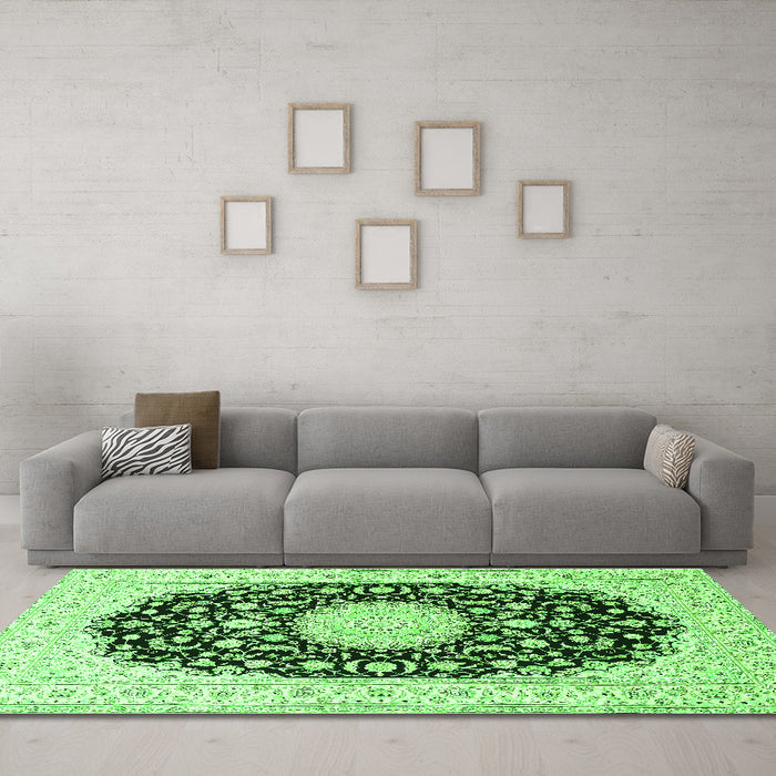 Machine Washable Medallion Green Traditional Area Rugs in a Living Room,, wshtr4599grn