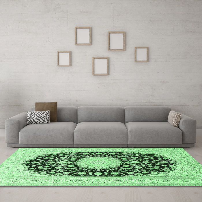 Machine Washable Medallion Emerald Green Traditional Area Rugs in a Living Room,, wshtr4599emgrn