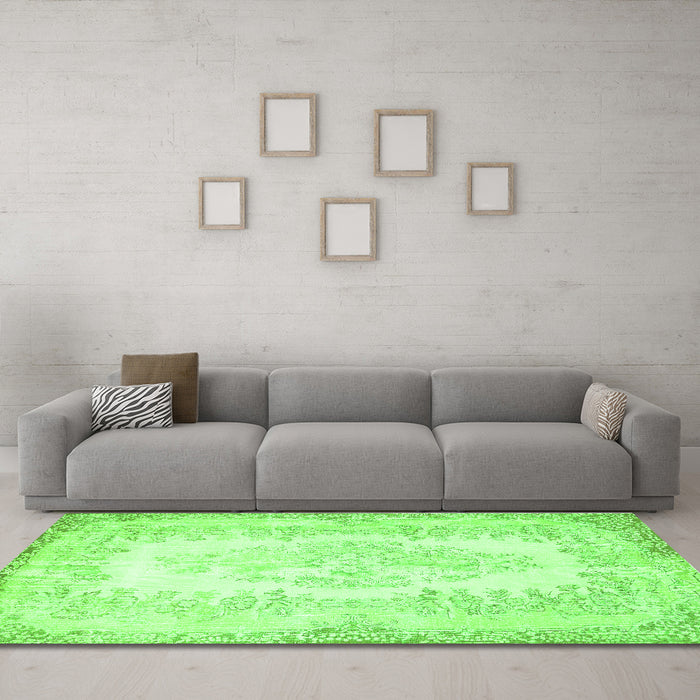 Machine Washable Persian Green Traditional Area Rugs in a Living Room,, wshtr459grn