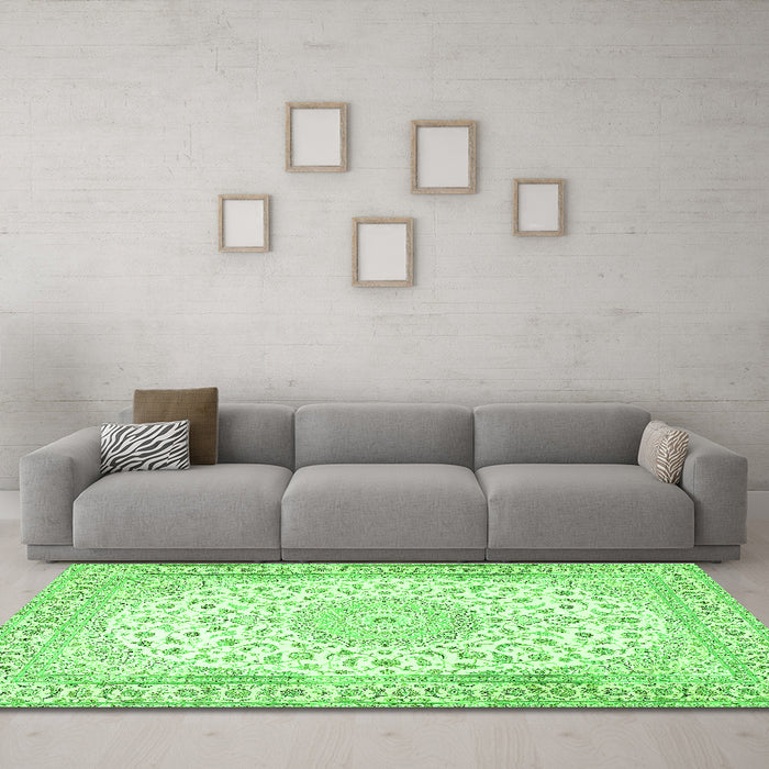 Machine Washable Medallion Green Traditional Area Rugs in a Living Room,, wshtr4600grn