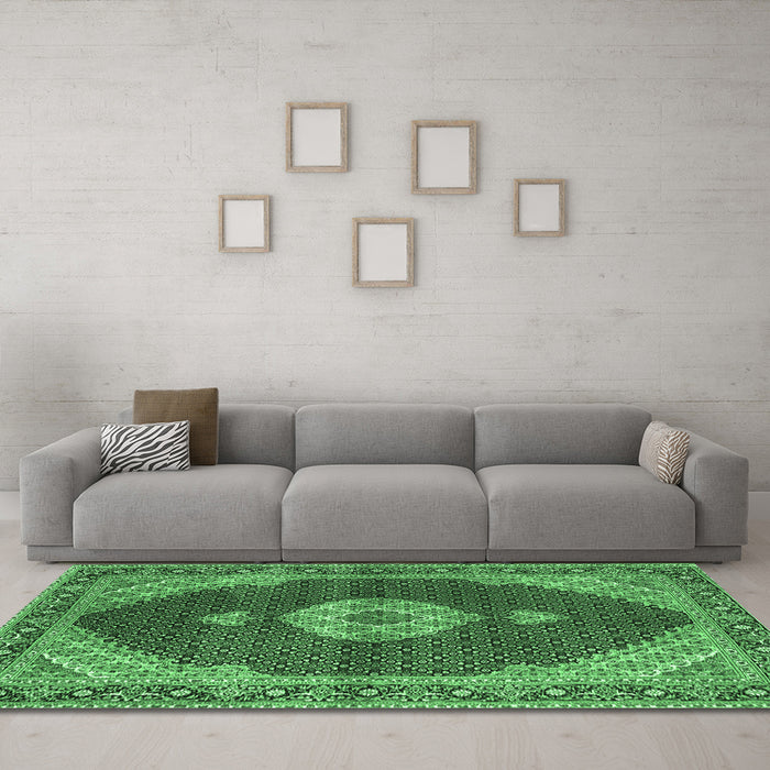 Machine Washable Medallion Emerald Green Traditional Area Rugs in a Living Room,, wshtr4611emgrn