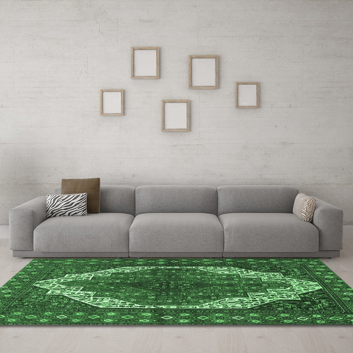 Machine Washable Medallion Emerald Green Traditional Area Rugs in a Living Room,, wshtr4616emgrn