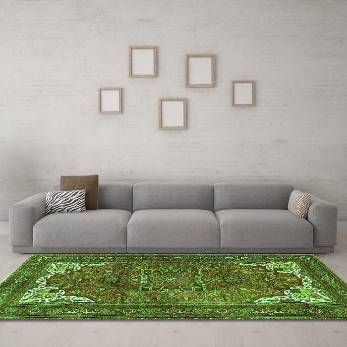 Machine Washable Persian Green Traditional Area Rugs in a Living Room,, wshtr4618grn