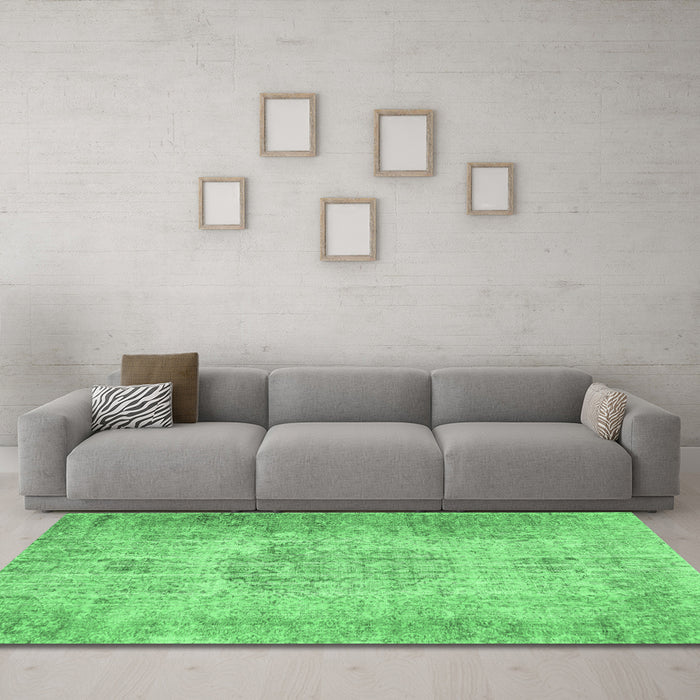 Machine Washable Persian Emerald Green Traditional Area Rugs in a Living Room,, wshtr461emgrn