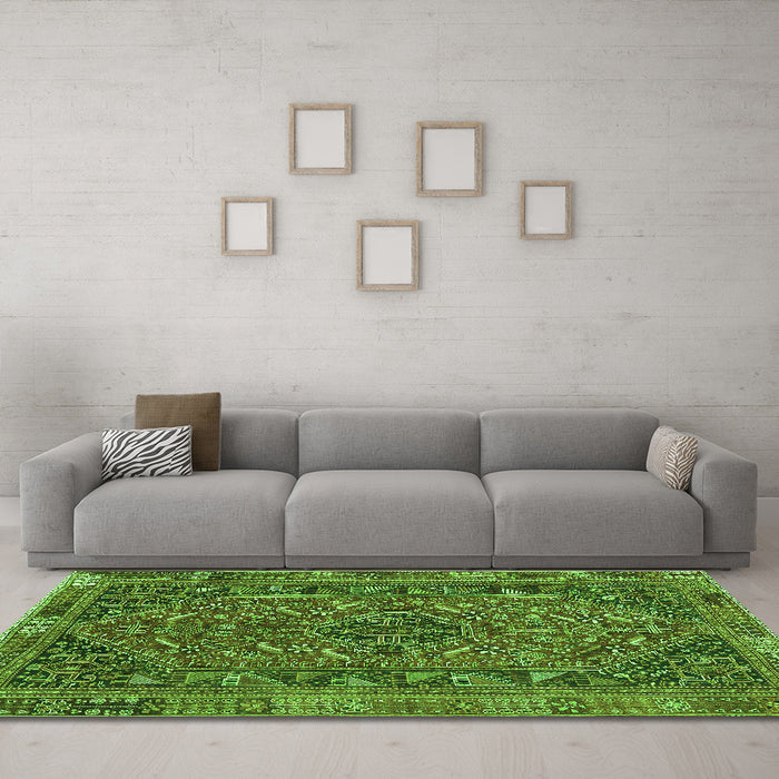 Machine Washable Persian Green Traditional Area Rugs in a Living Room,, wshtr4620grn