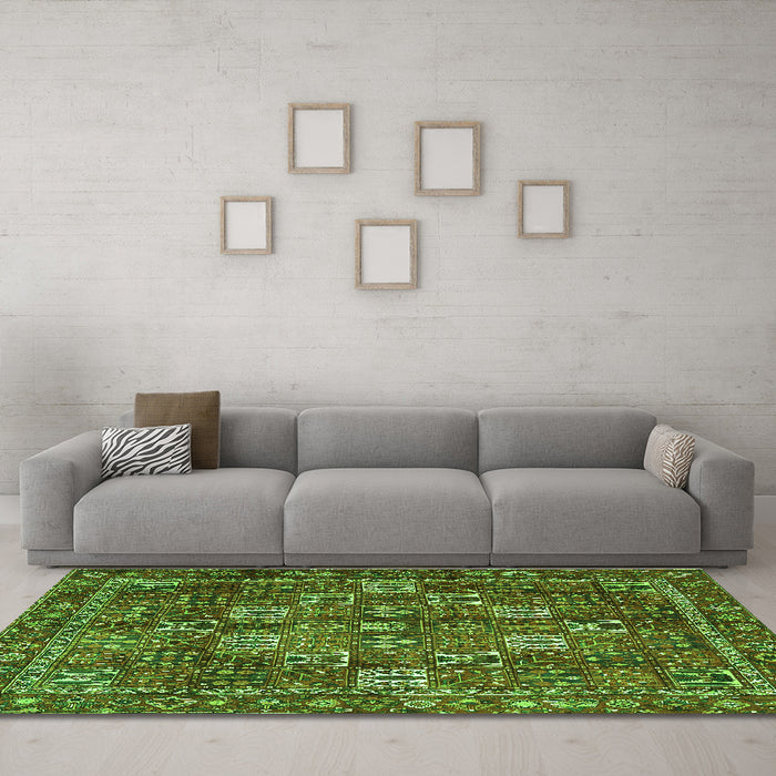 Machine Washable Persian Green Traditional Area Rugs in a Living Room,, wshtr4621grn