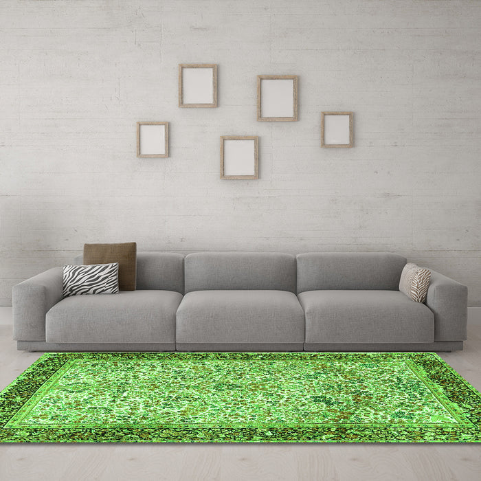 Machine Washable Persian Green Traditional Area Rugs in a Living Room,, wshtr4626grn