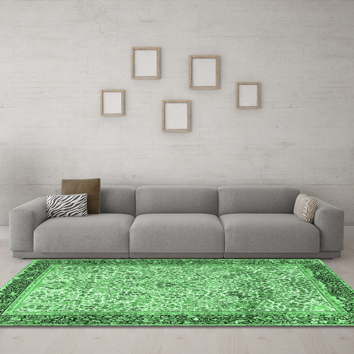 Machine Washable Persian Emerald Green Traditional Area Rugs in a Living Room,, wshtr4626emgrn